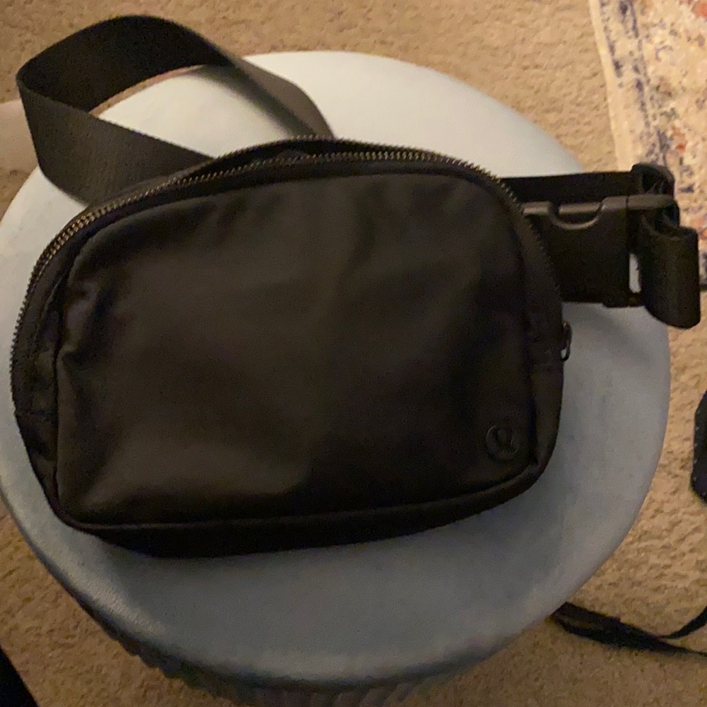 Lululemon Everywhere Belt Bag Black Fanny Pack Classic Nylon